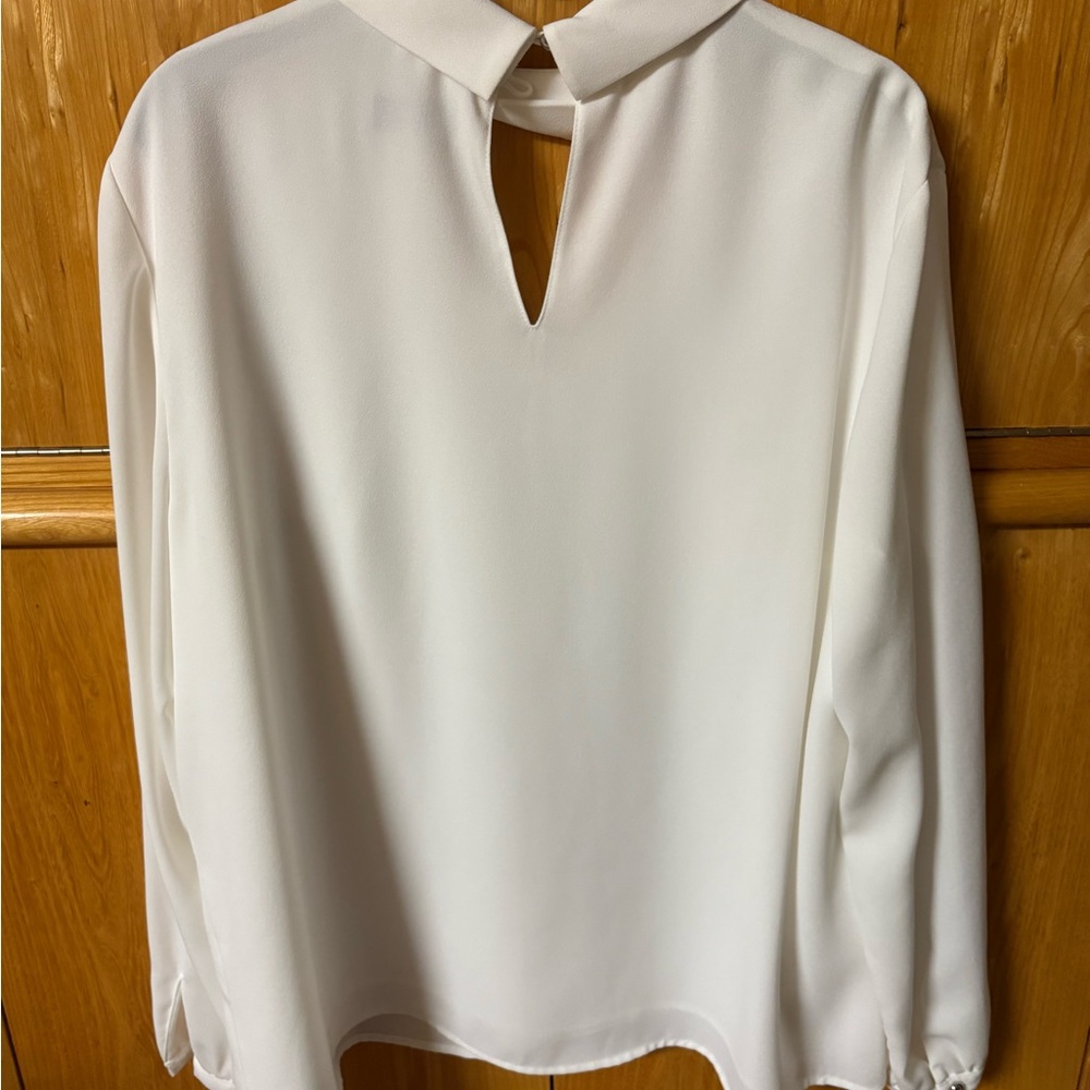 Elegant Tahari by Arthur Levine White Women's Blouse With Neck Detail - Picture 2 of 6